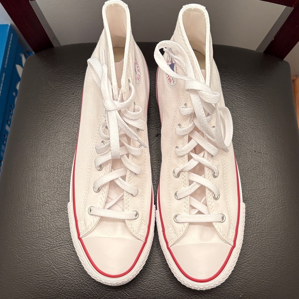 New Men’s Converse All Star Chuck Taylor White Canvas HighTops w/Red Trim Size 7 - Picture 3 of 6
